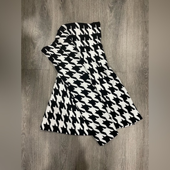 Classic Concepts black and white flare skirt - Picture 4 of 6